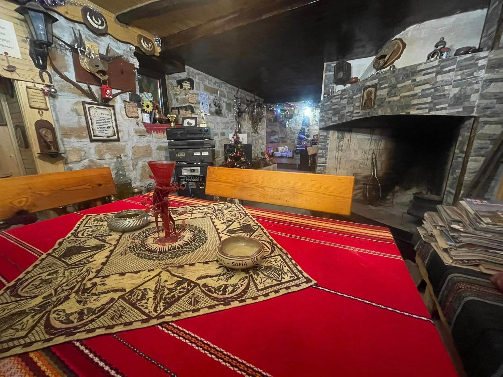 Grand Tavern Lodge – Voditsa - thumbnail 3