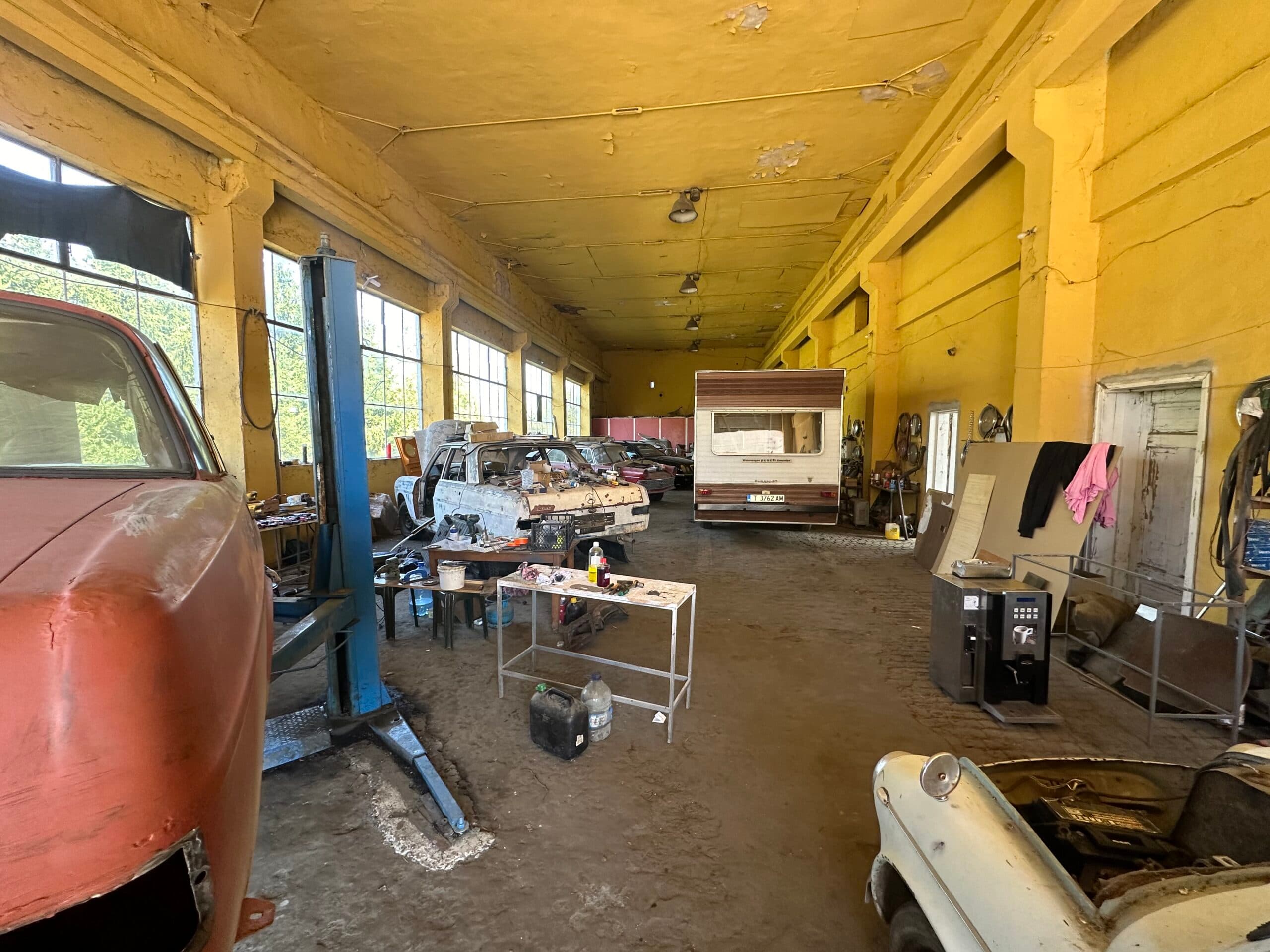 The House & Massive Warehouse - thumbnail 20