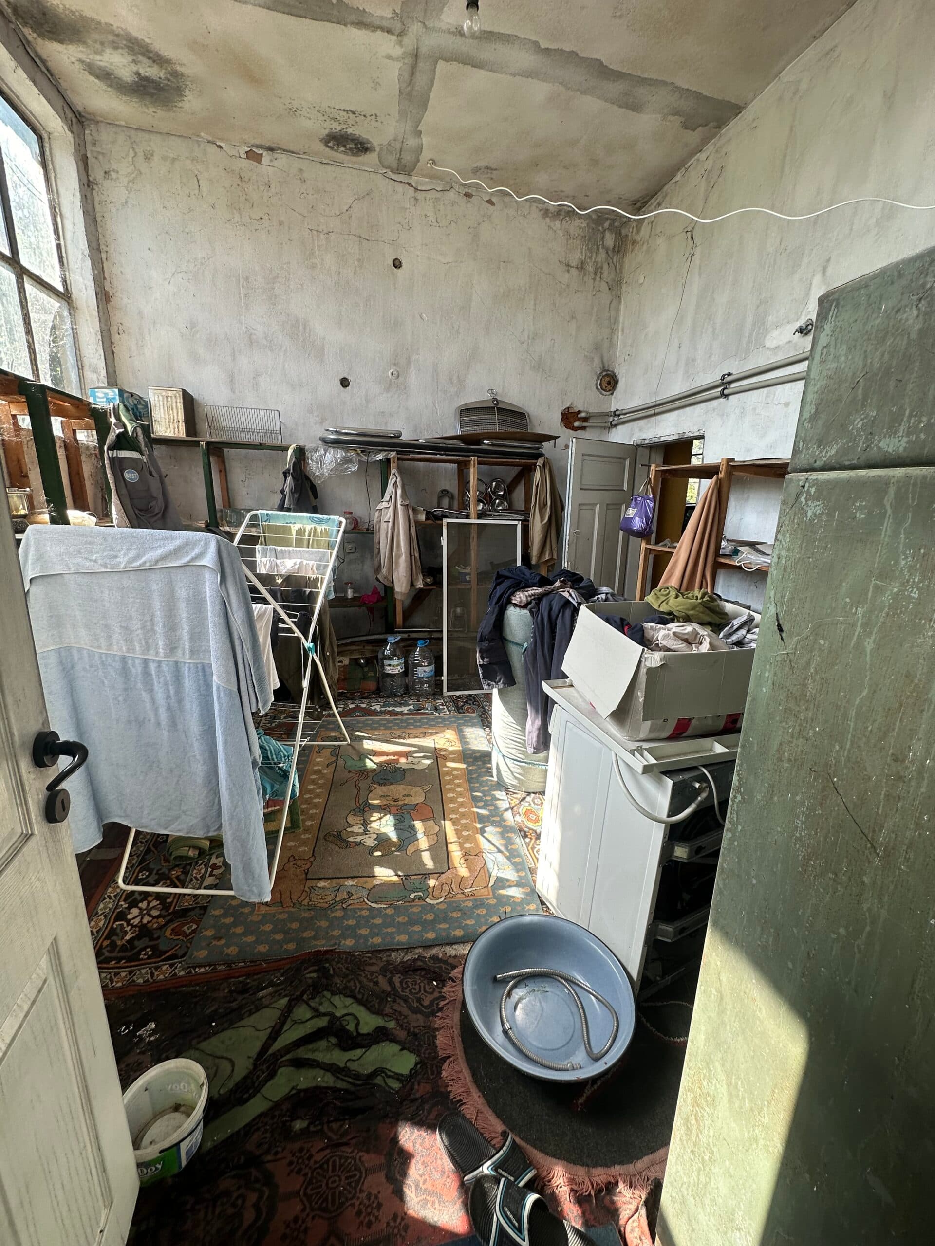 The House & Massive Warehouse - thumbnail 13