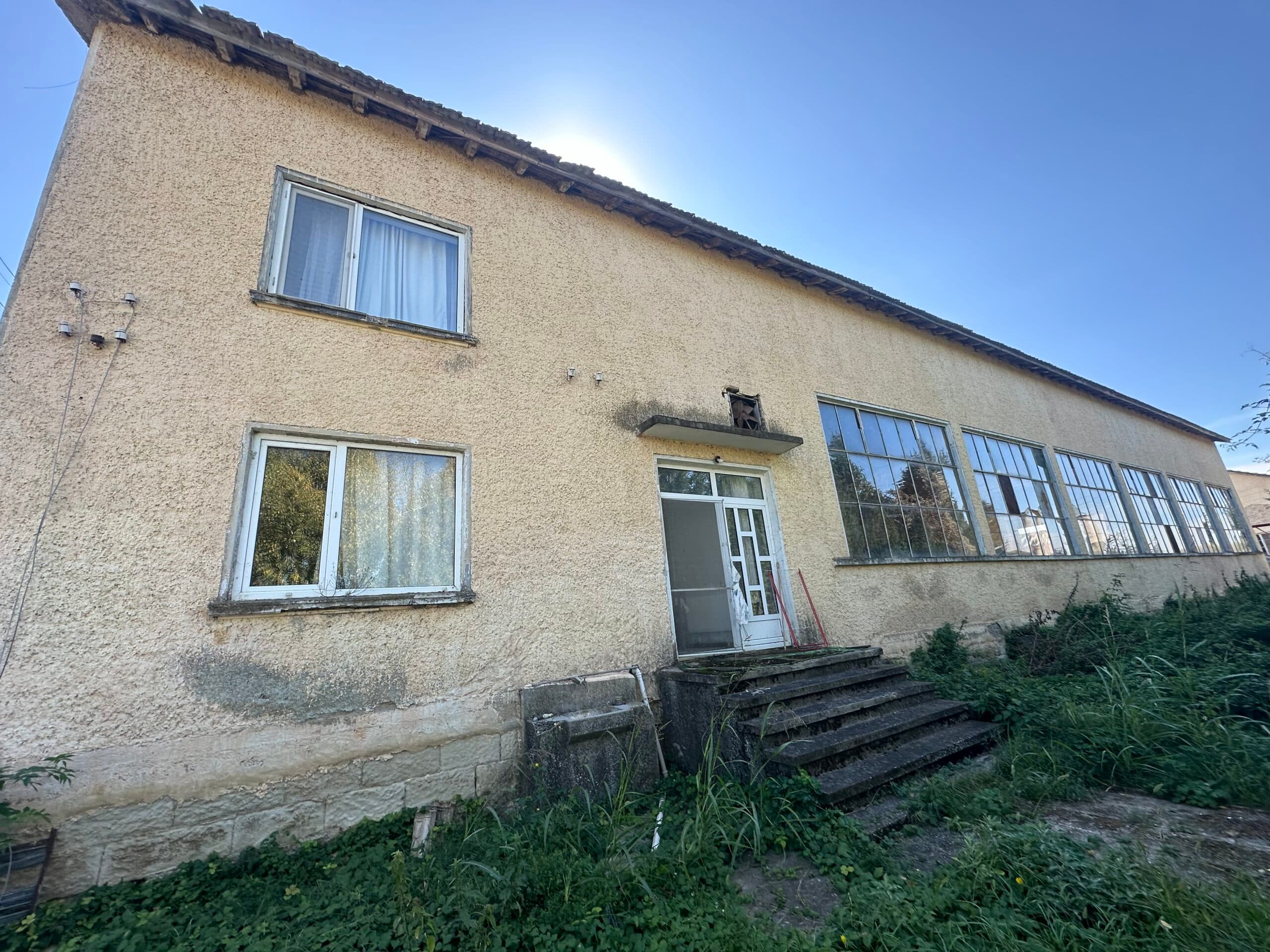 The House & Massive Warehouse - thumbnail 9