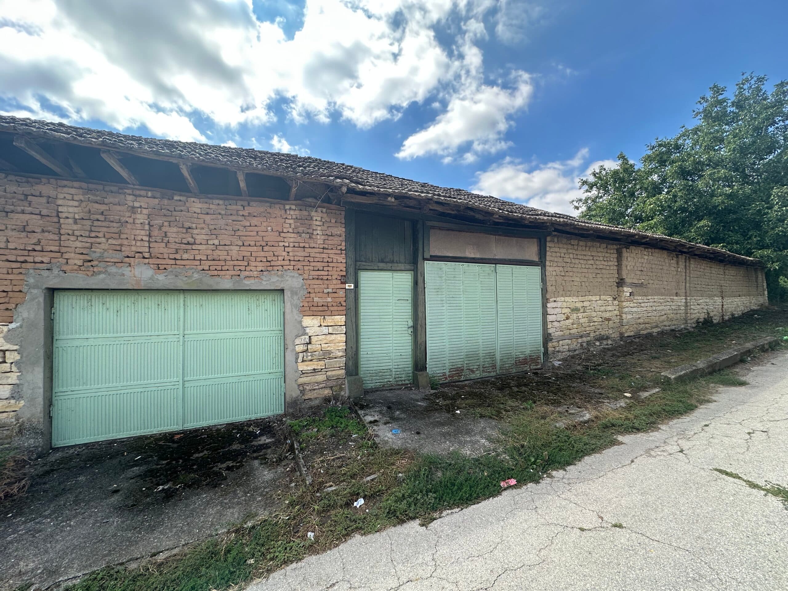 The Albion House – Lom Cherkovna - thumbnail 2