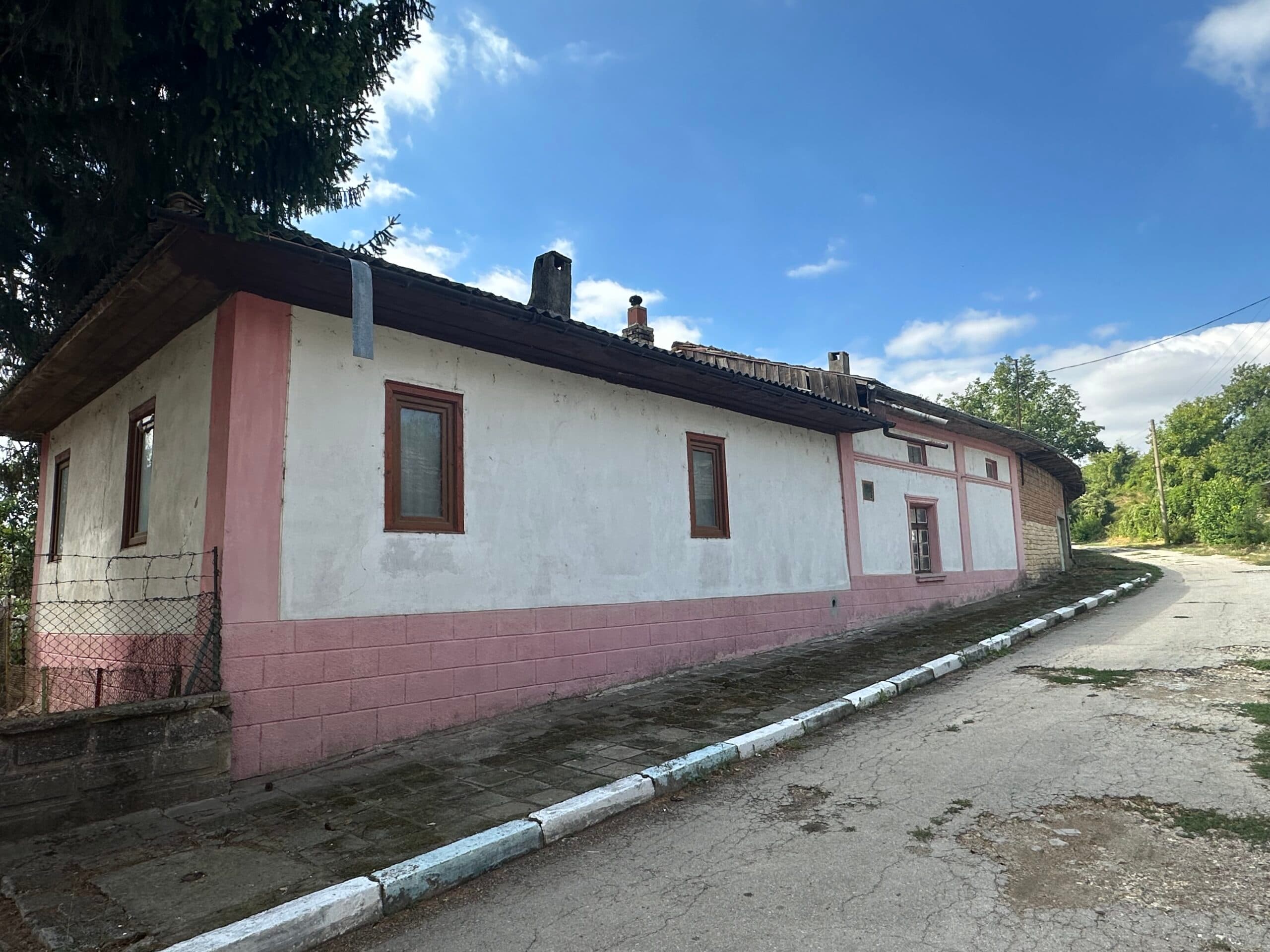 The Albion House – Lom Cherkovna