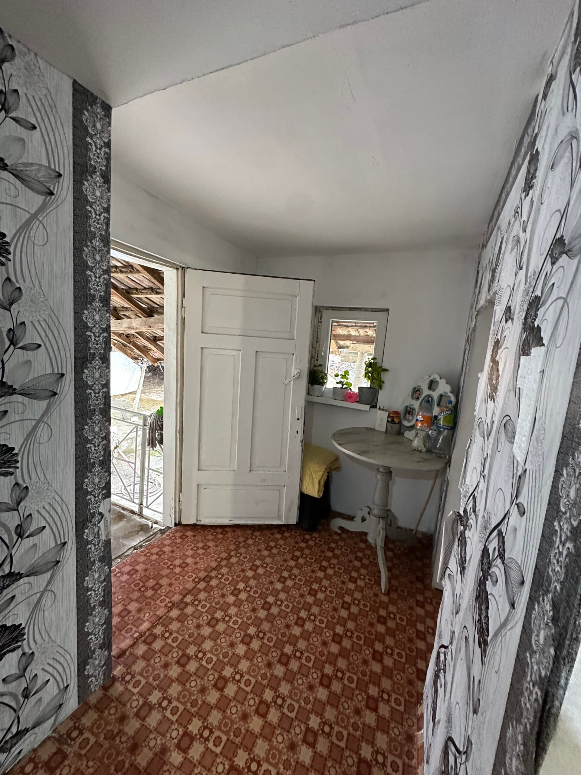 Toadstool House – Lom Cherkovna - thumbnail 3