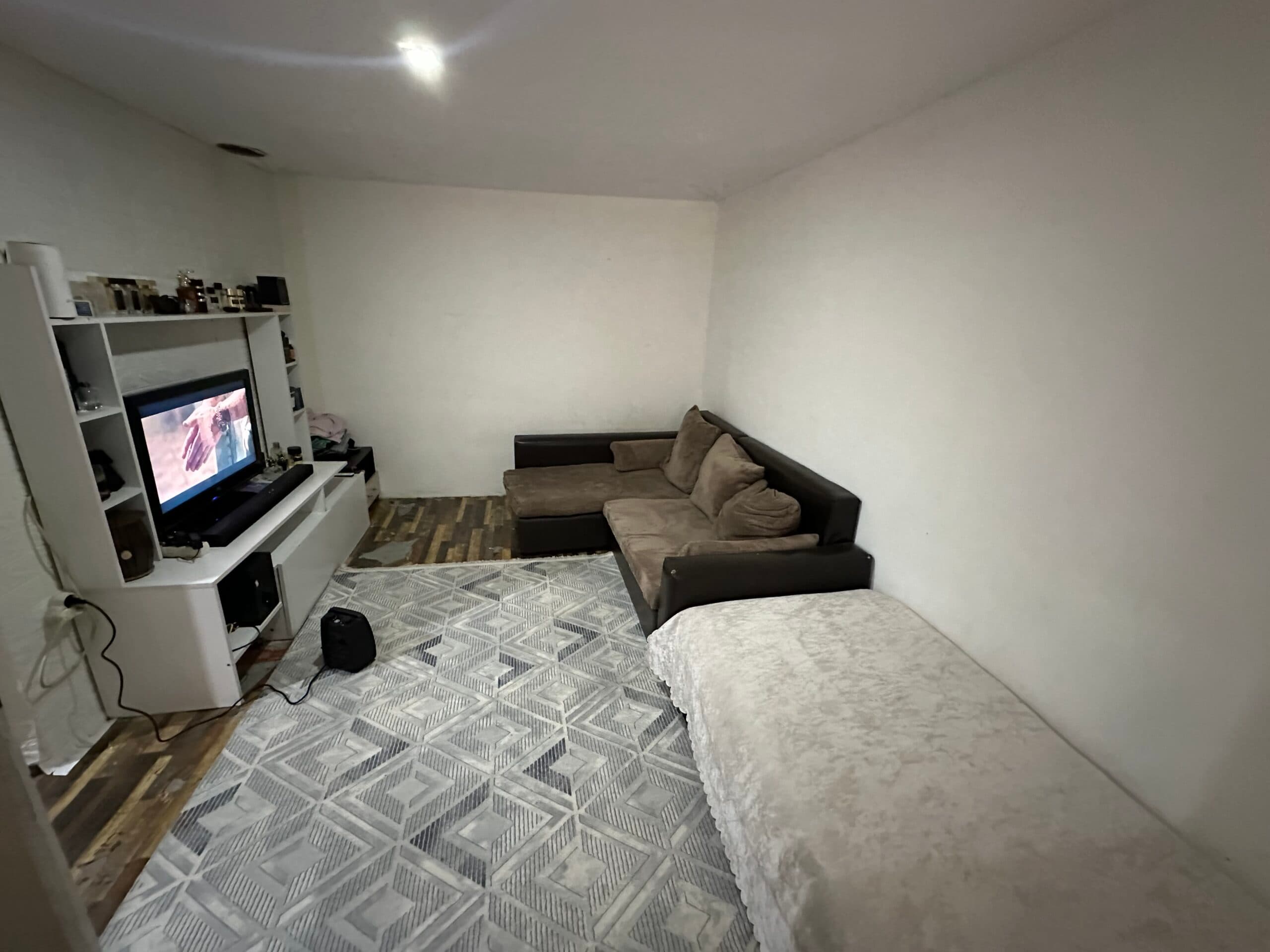 Toadstool House – Lom Cherkovna - thumbnail 4