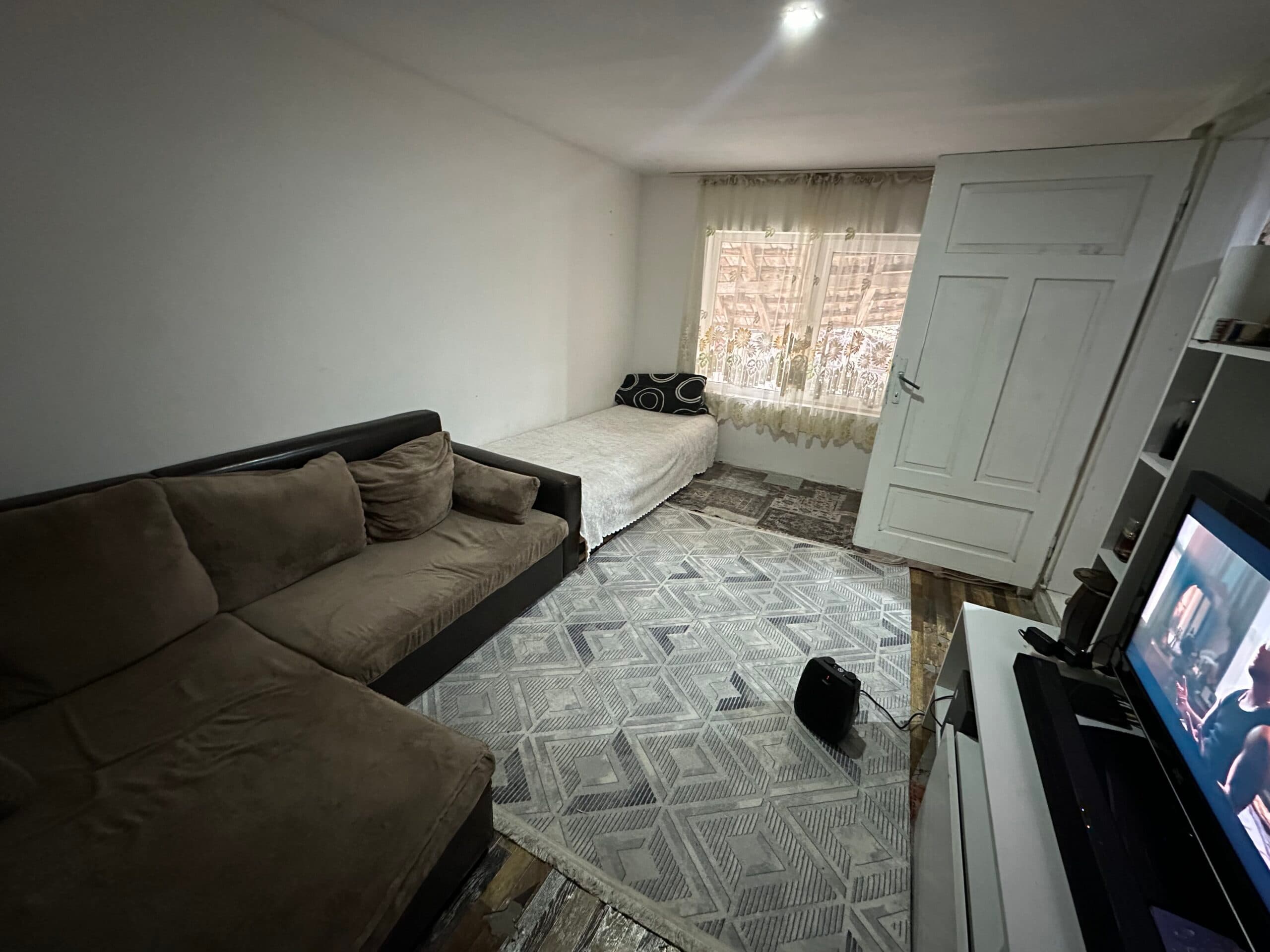 Toadstool House – Lom Cherkovna - thumbnail 5